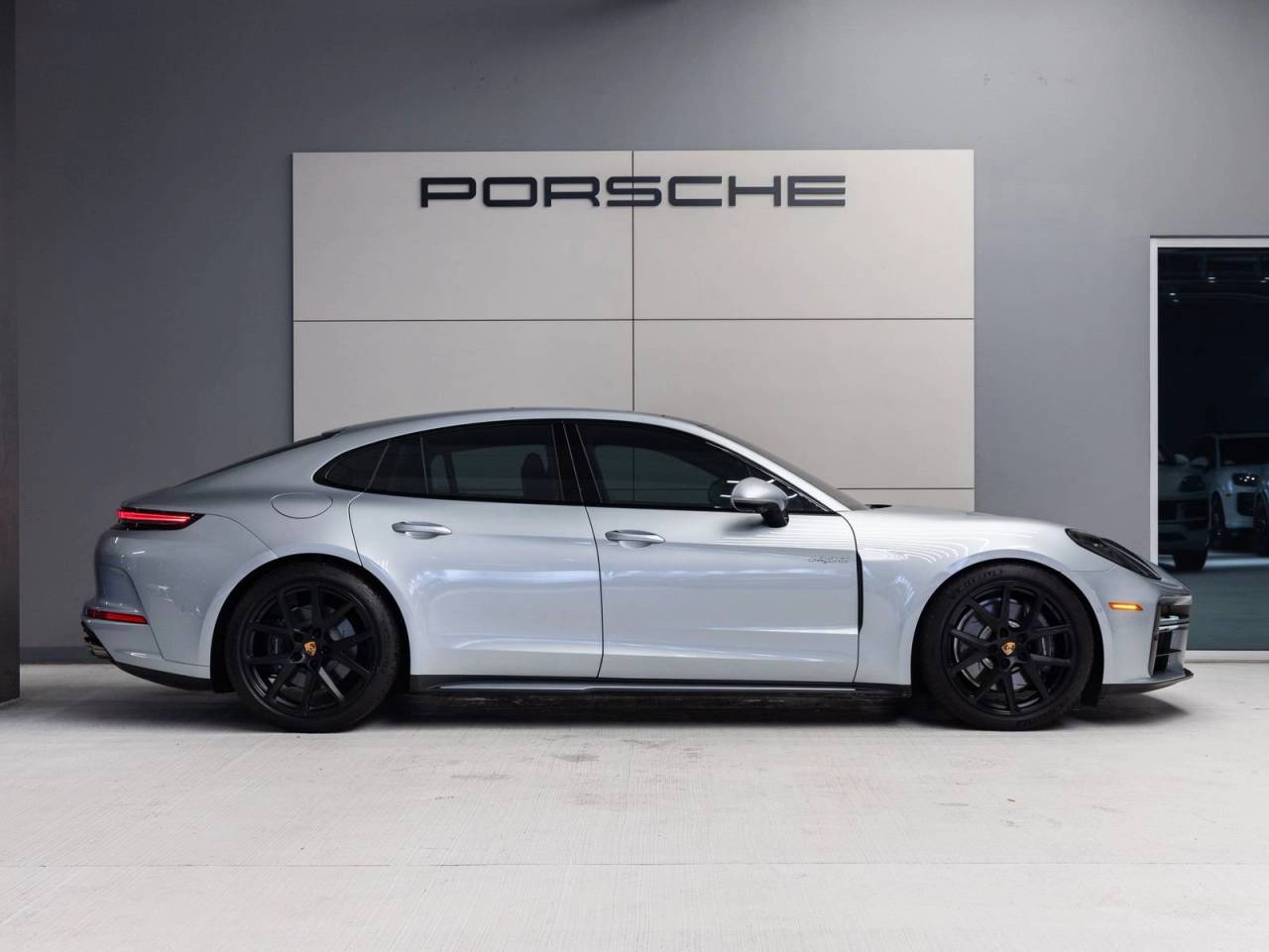 2025 Porsche Panamera 4 E-Hybrid