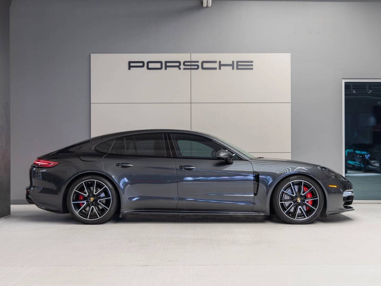 2020 Porsche Panamera Panamera GTS