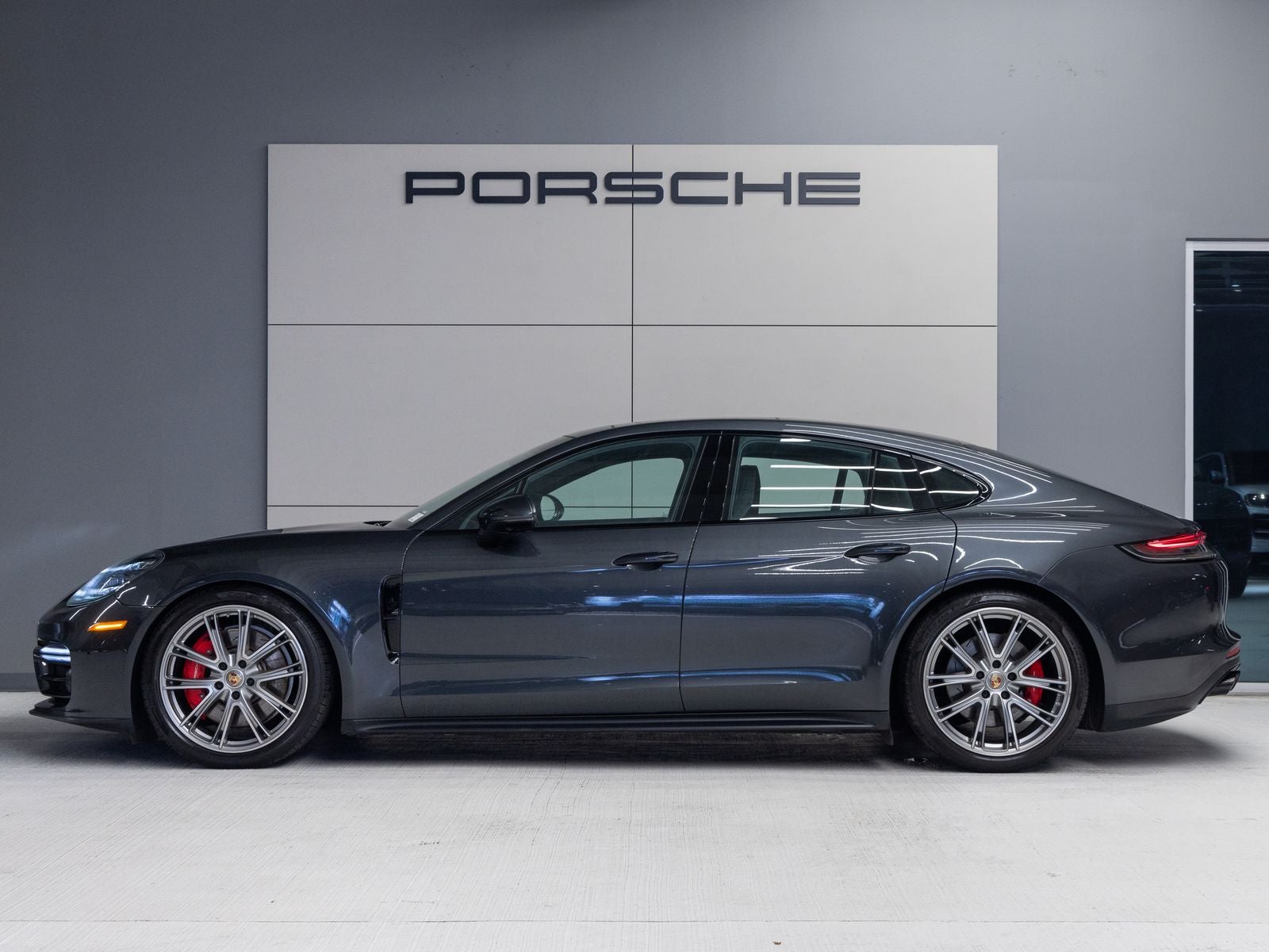 2023 Porsche Panamera GTS