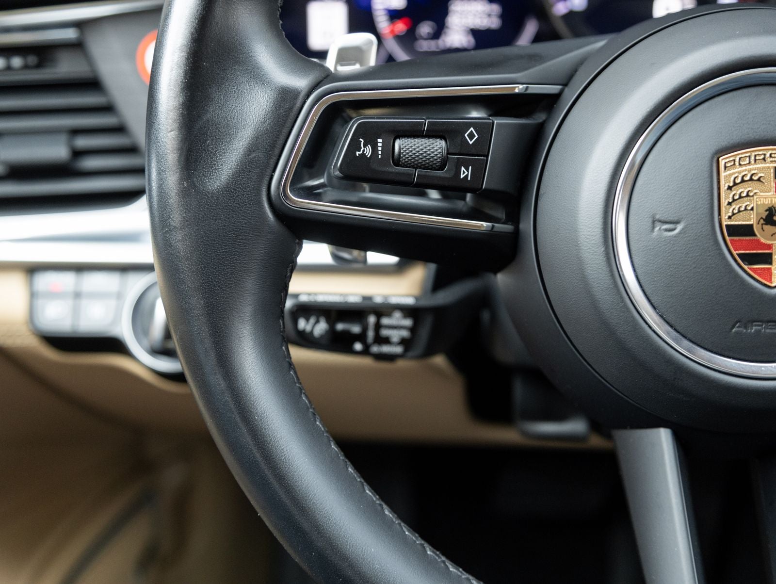 2023 Porsche Panamera 4 Platinum Edition