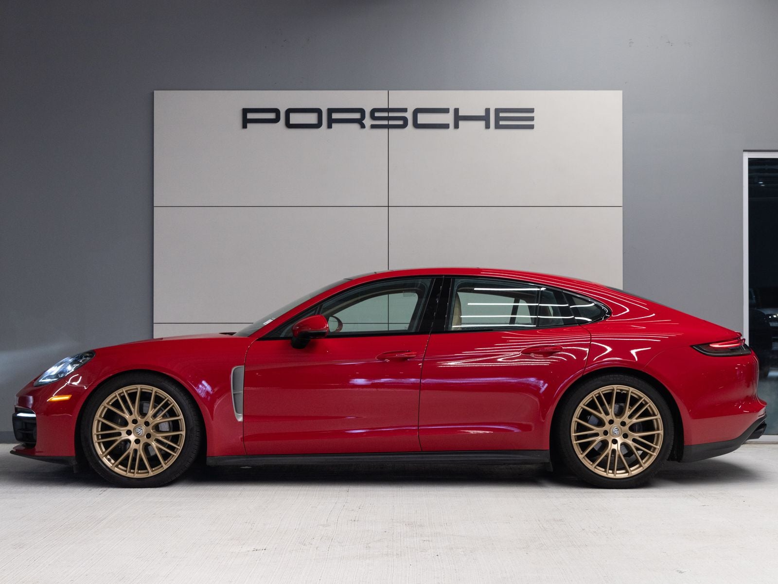 2023 Porsche Panamera 4 Platinum Edition