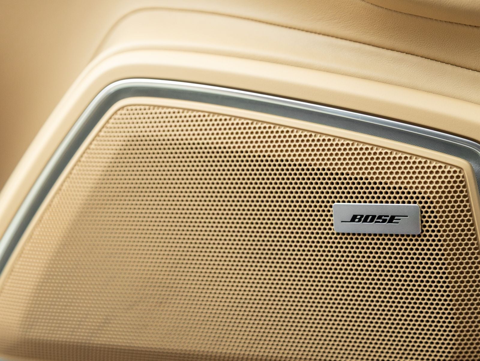 2023 Porsche Panamera 4 Platinum Edition