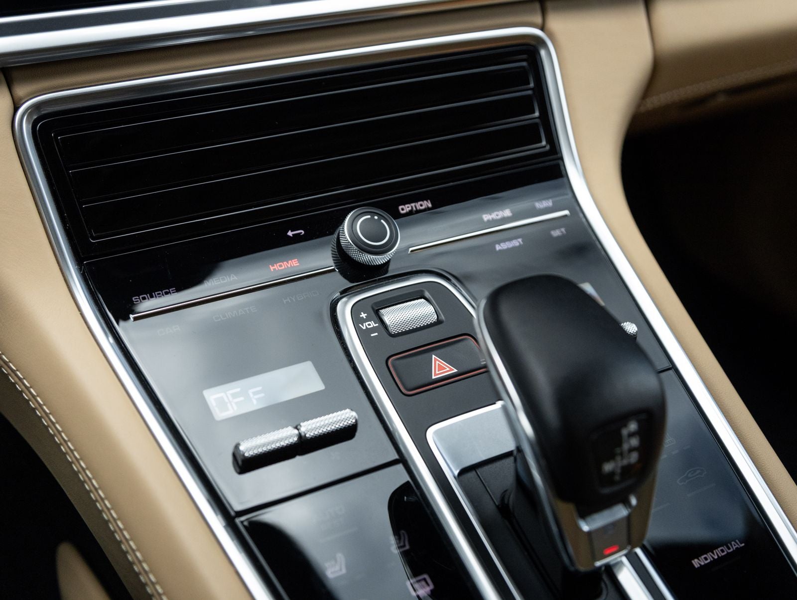 2023 Porsche Panamera 4 Platinum Edition