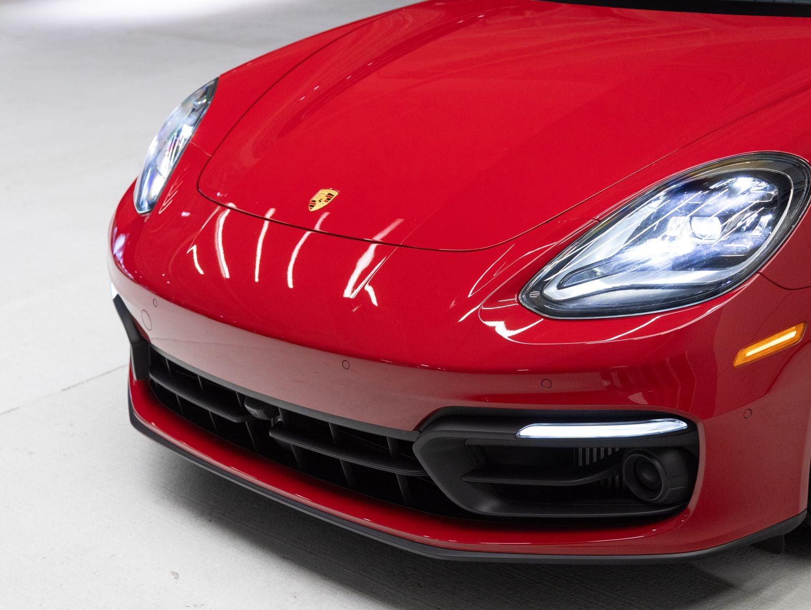 2023 Porsche Panamera 4 Platinum Edition