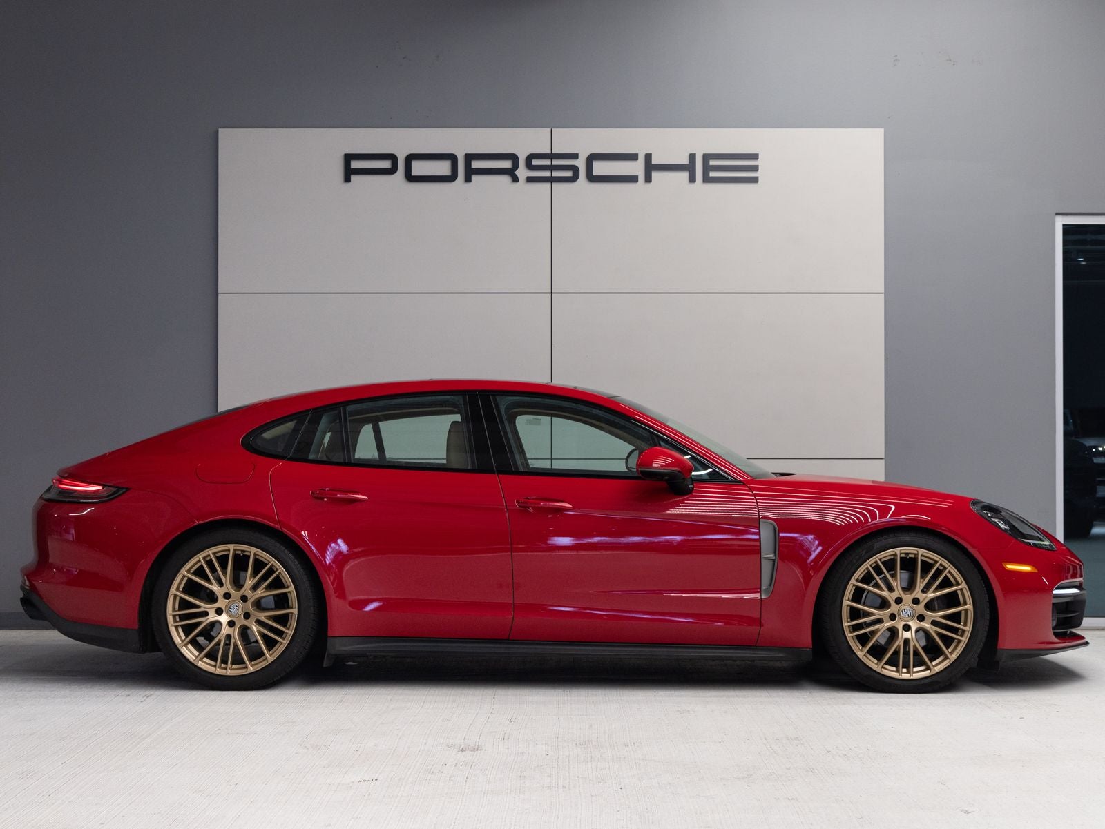 2023 Porsche Panamera 4 Platinum Edition
