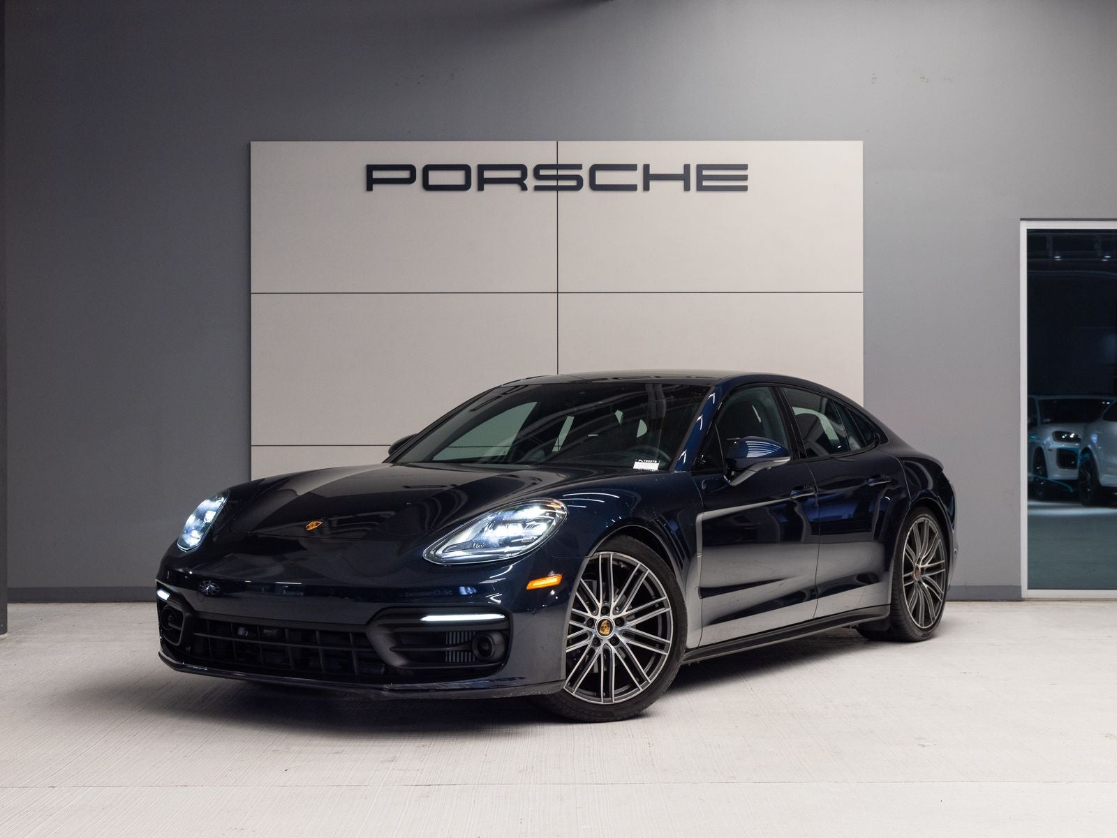 2023 Porsche Panamera 4 Platinum Edition