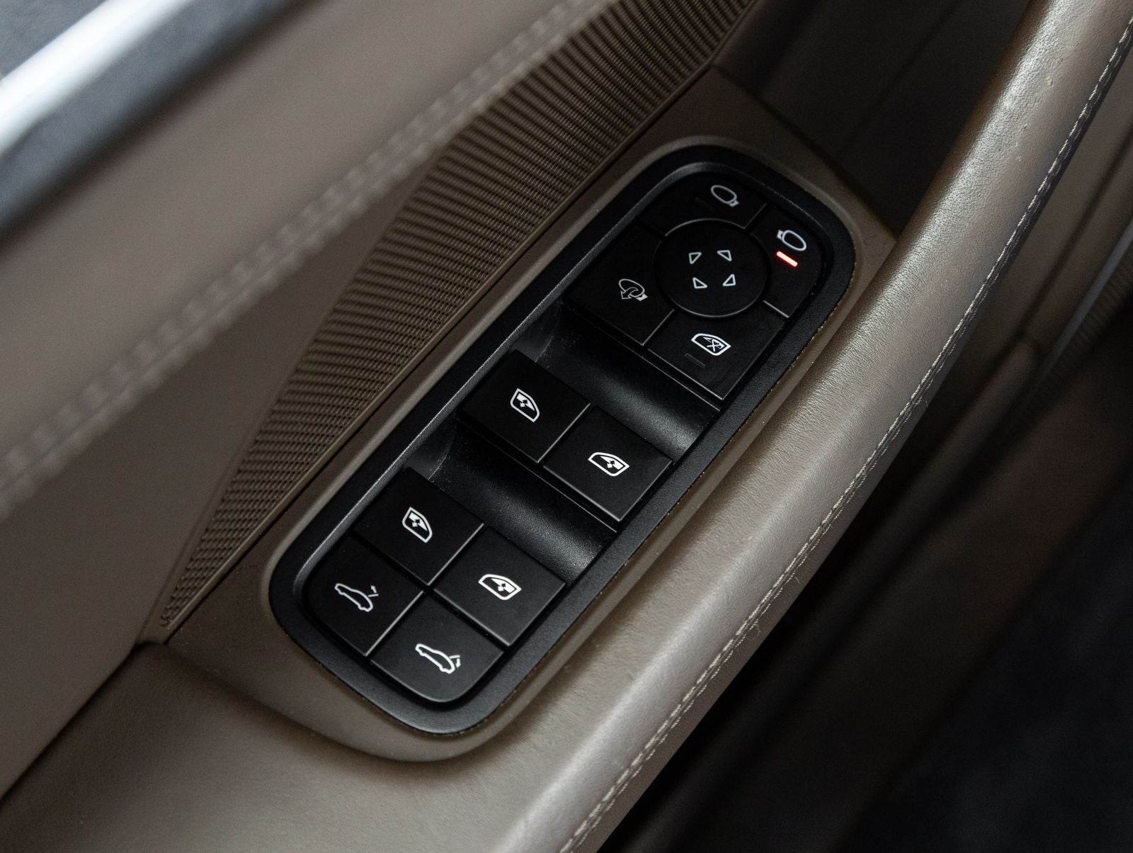2023 Porsche Panamera 4 Platinum Edition