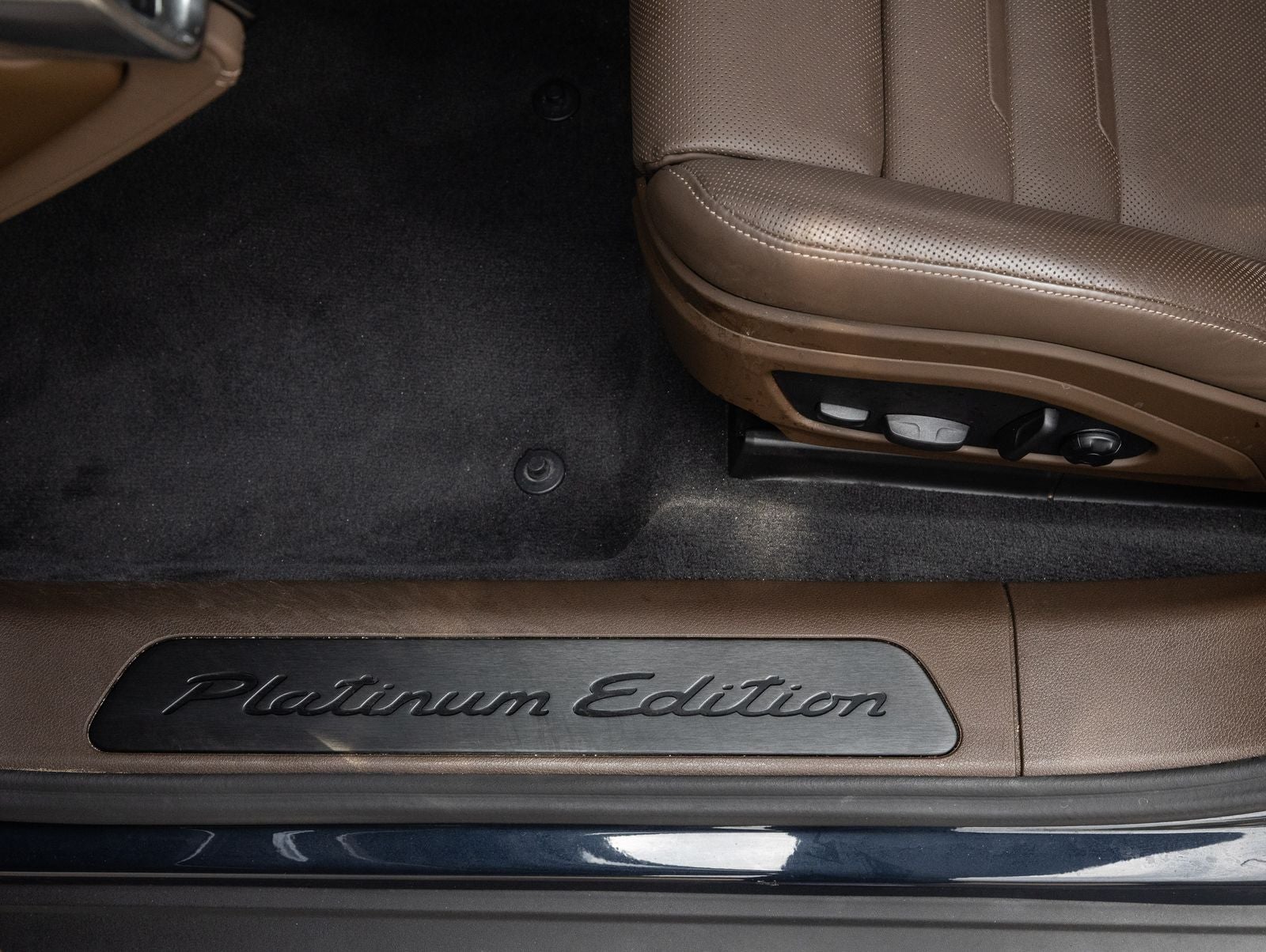 2023 Porsche Panamera 4 Platinum Edition