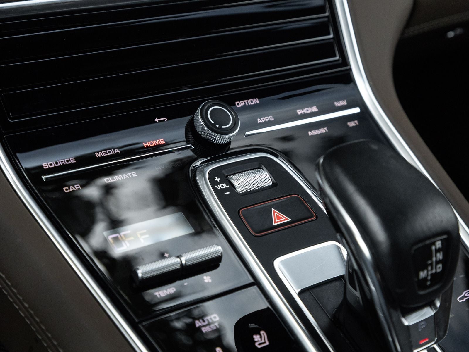 2023 Porsche Panamera 4 Platinum Edition