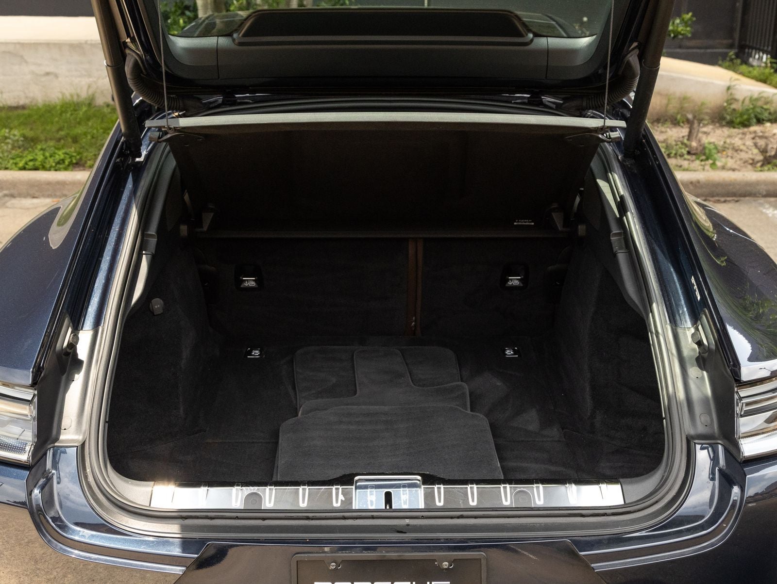 2023 Porsche Panamera 4 Platinum Edition