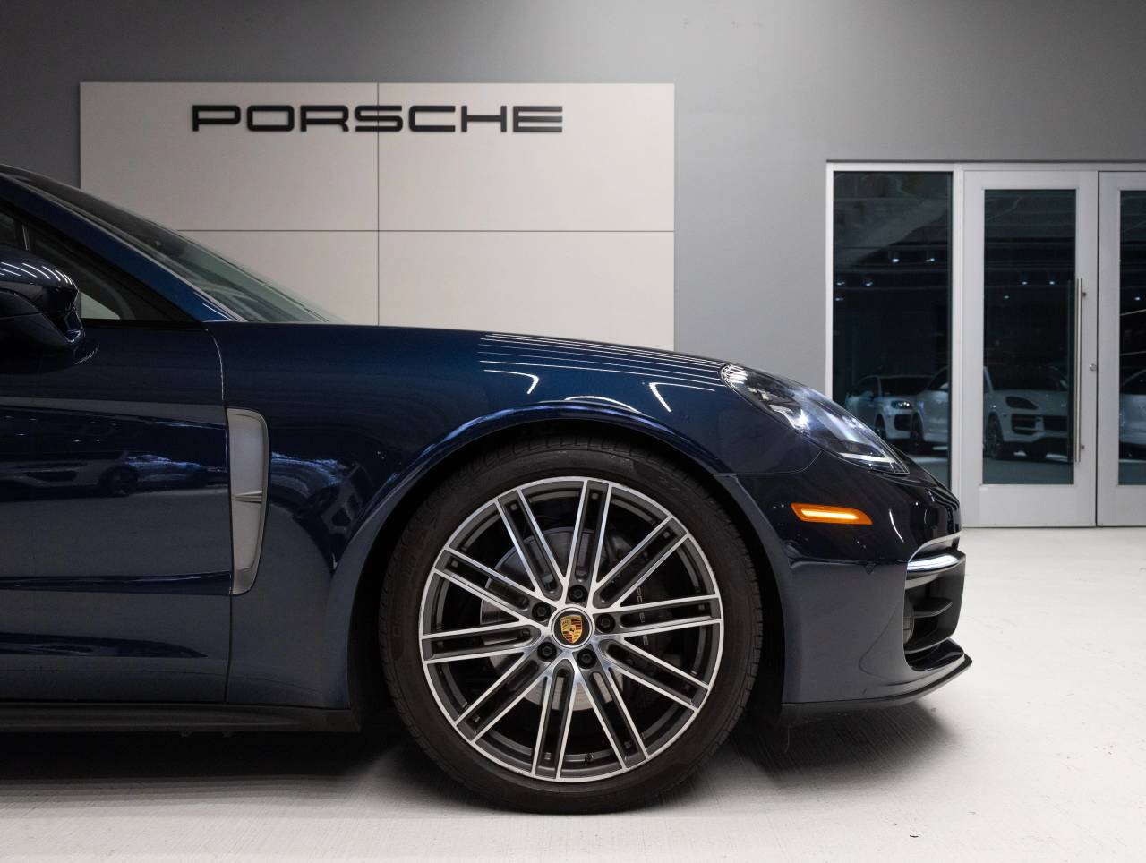 2023 Porsche Panamera 4 Platinum Edition