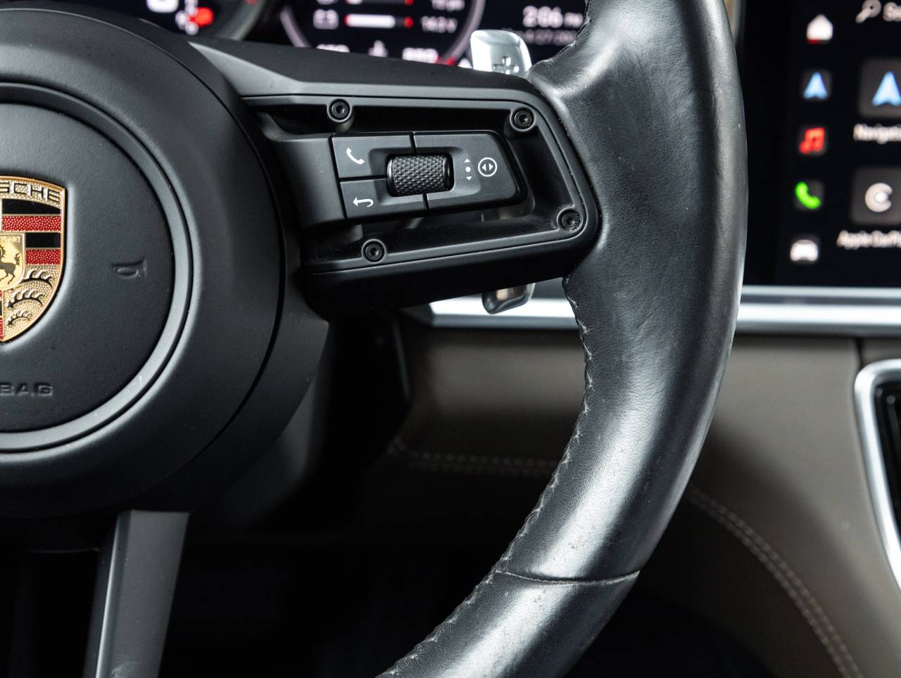 2023 Porsche Panamera 4 Platinum Edition