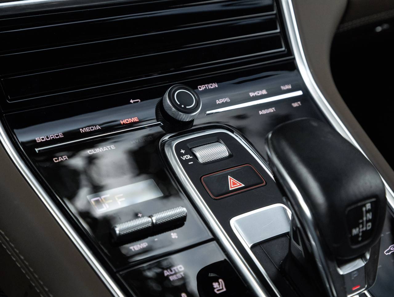 2023 Porsche Panamera 4 Platinum Edition