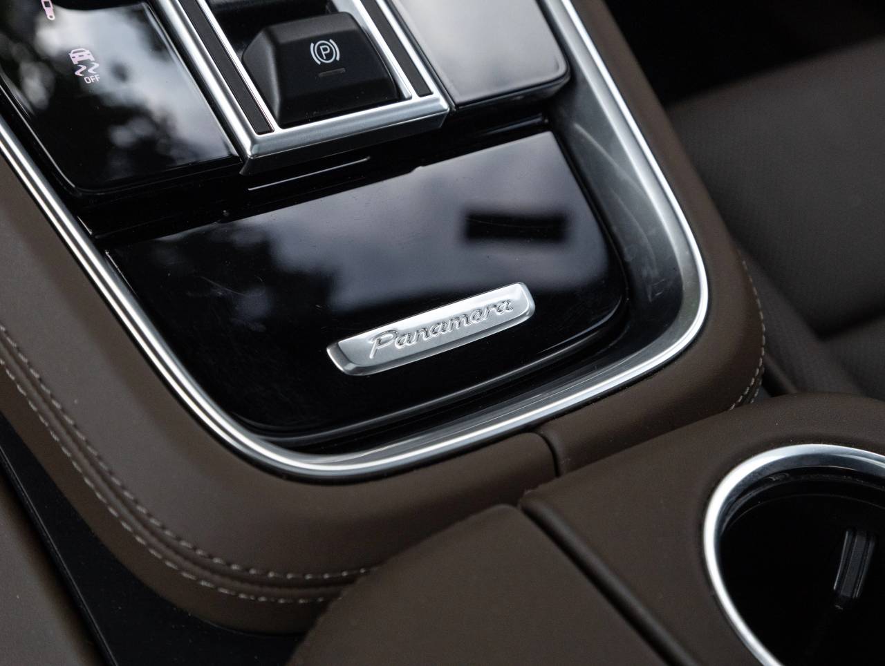 2023 Porsche Panamera 4 Platinum Edition