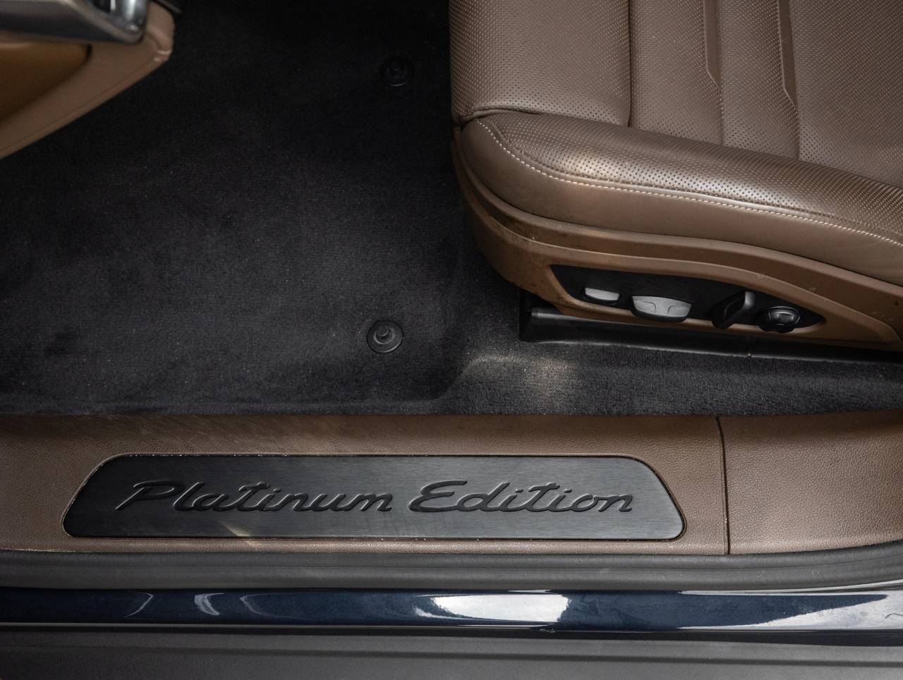 2023 Porsche Panamera 4 Platinum Edition