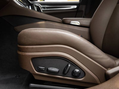 2023 Porsche Panamera 4 Platinum Edition