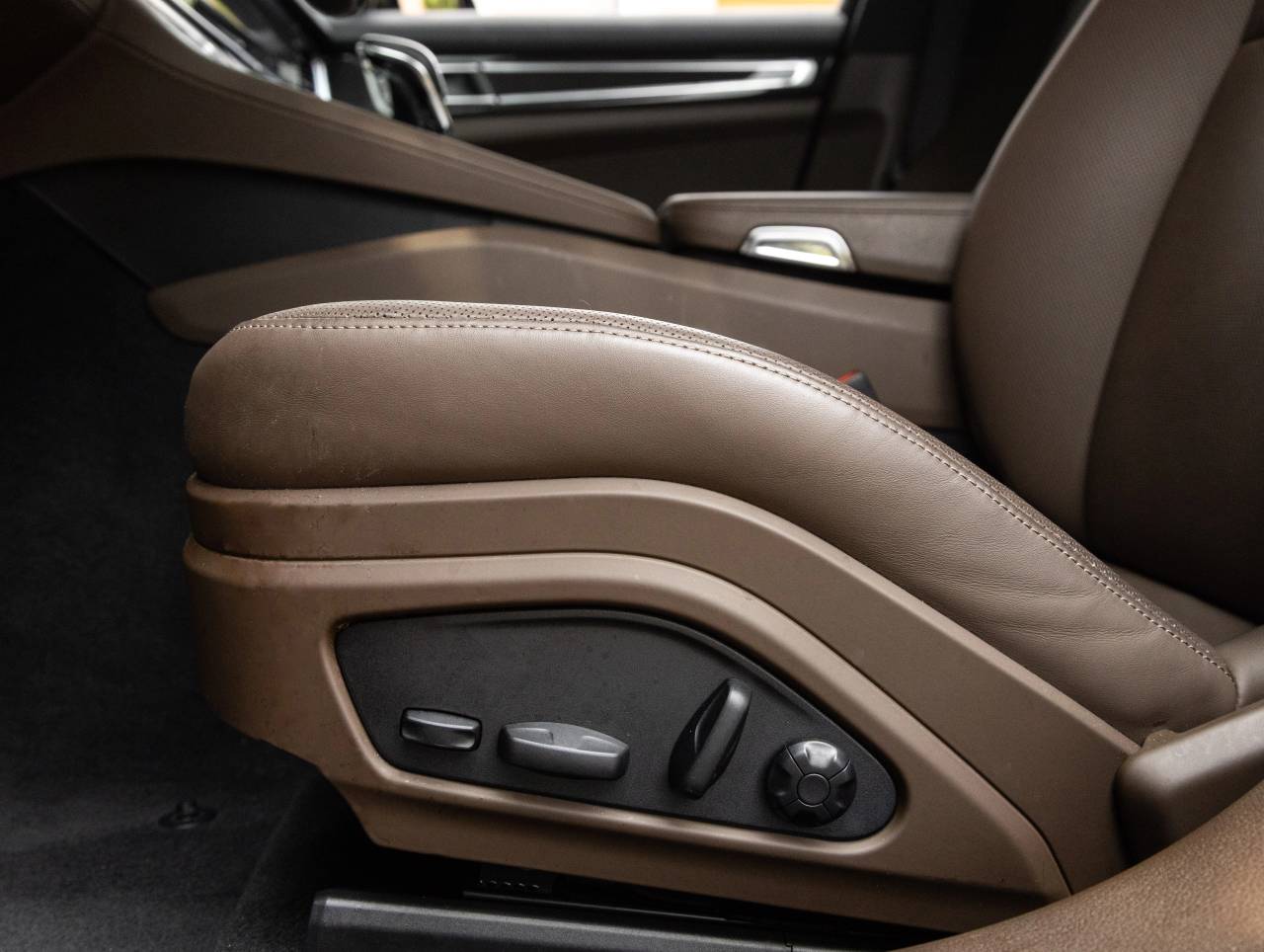 2023 Porsche Panamera 4 Platinum Edition