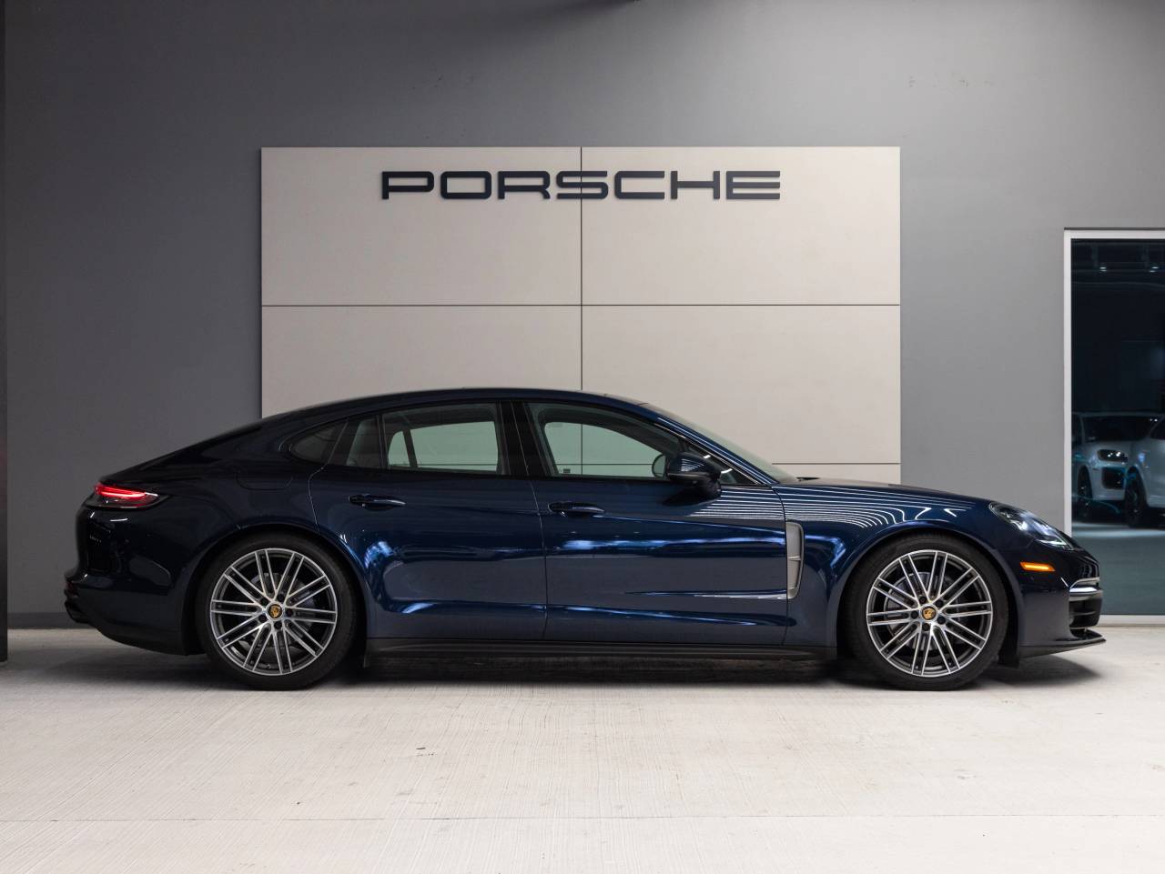 2023 Porsche Panamera 4 Platinum Edition