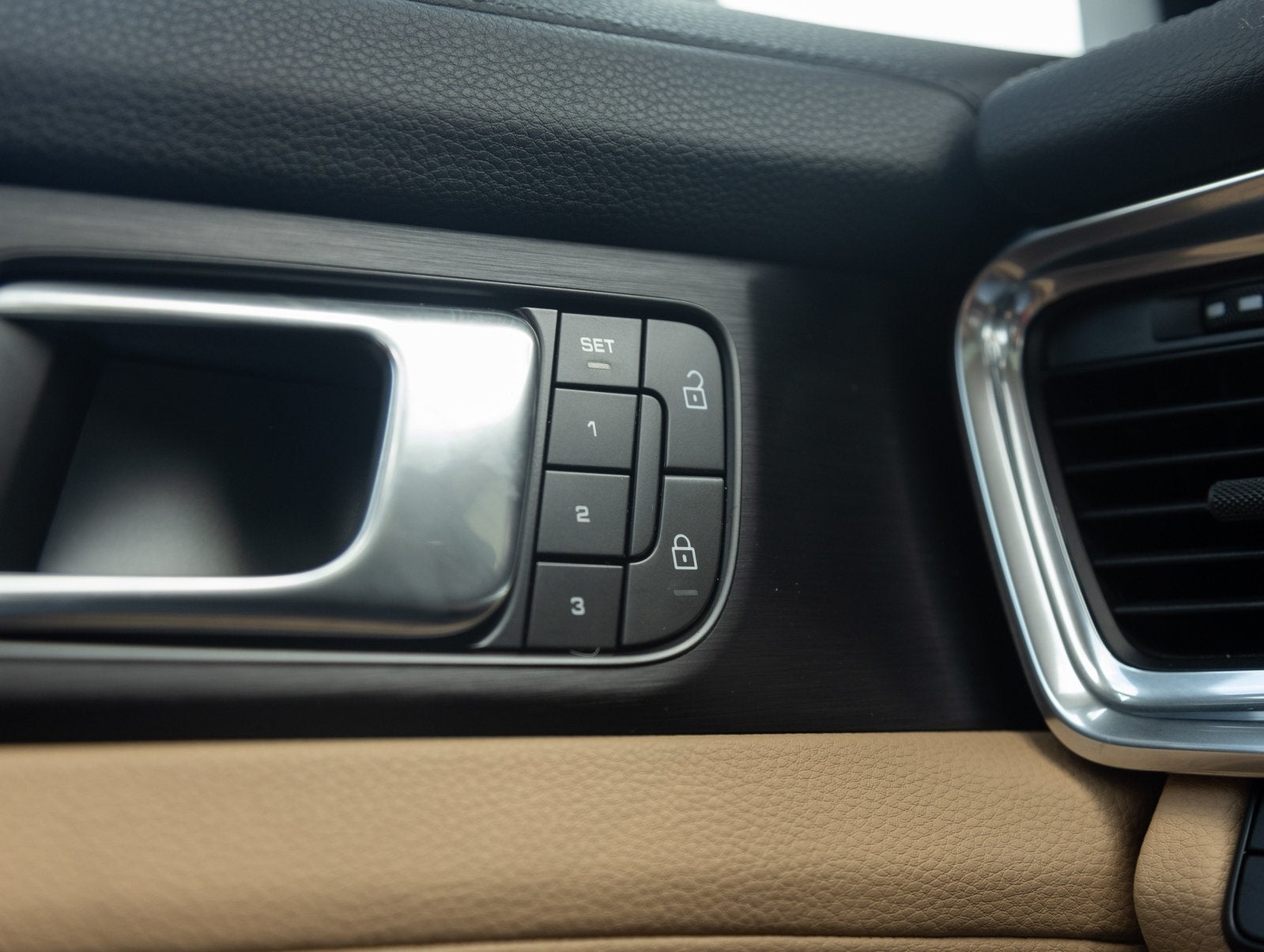 2022 Porsche Panamera Panamera 4 Platinum Edition (MY22)