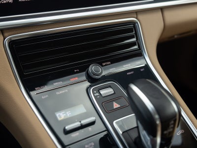 2022 Porsche Panamera Panamera 4 Platinum Edition (MY22)