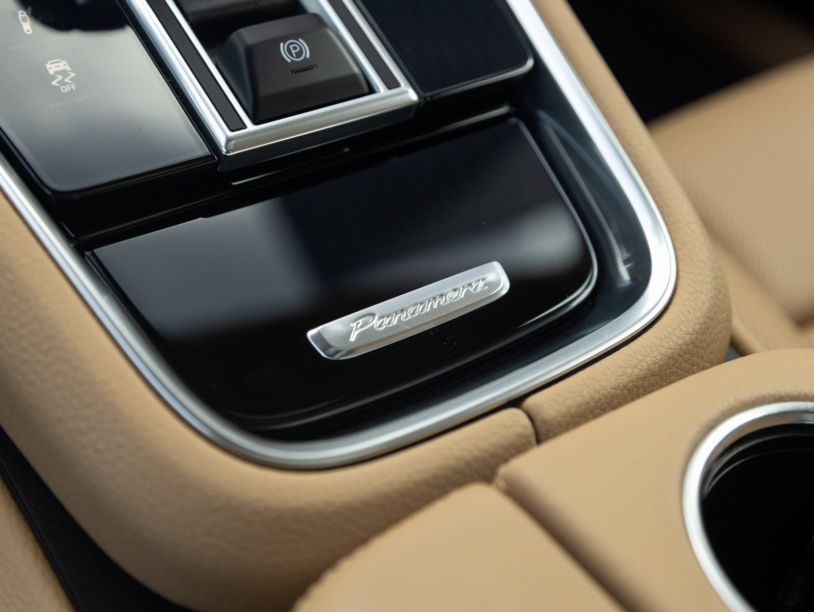 2022 Porsche Panamera Panamera 4 Platinum Edition (MY22)