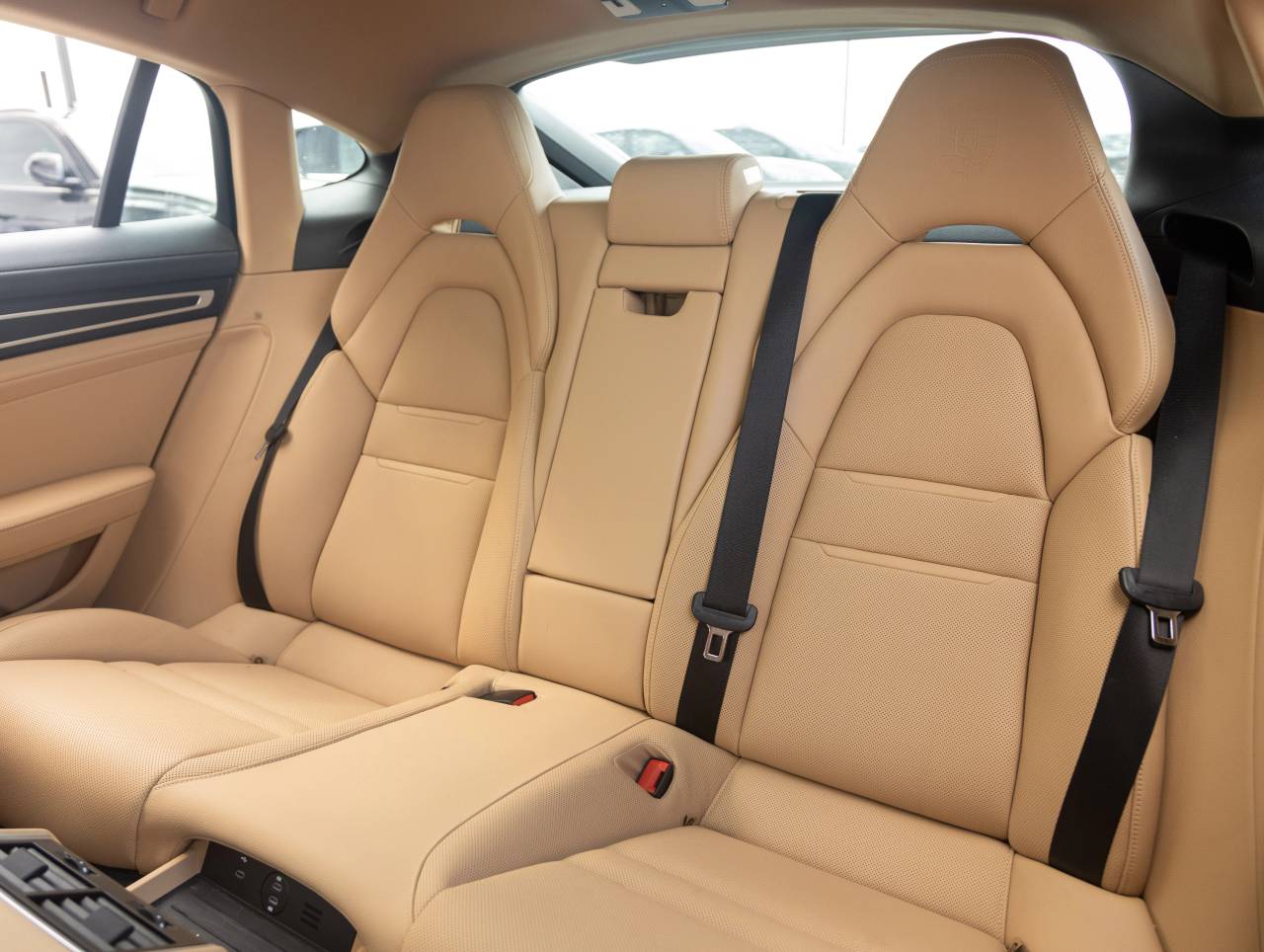 2022 Porsche Panamera Panamera 4 Platinum Edition (MY22)