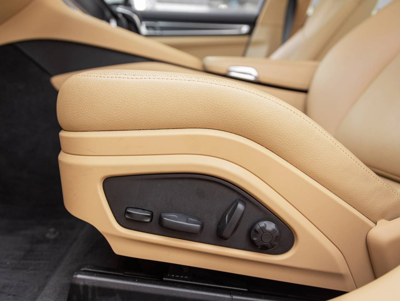 2023 Porsche Panamera Panamera 4 Platinum Edition (MY23)