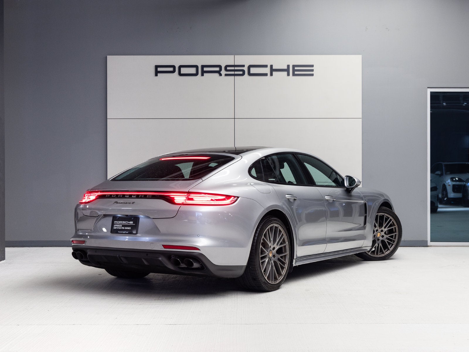 2023 Porsche Panamera Panamera 4 Platinum Edition