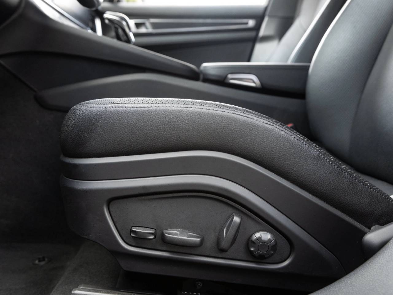 2023 Porsche Panamera Panamera 4 Platinum Edition