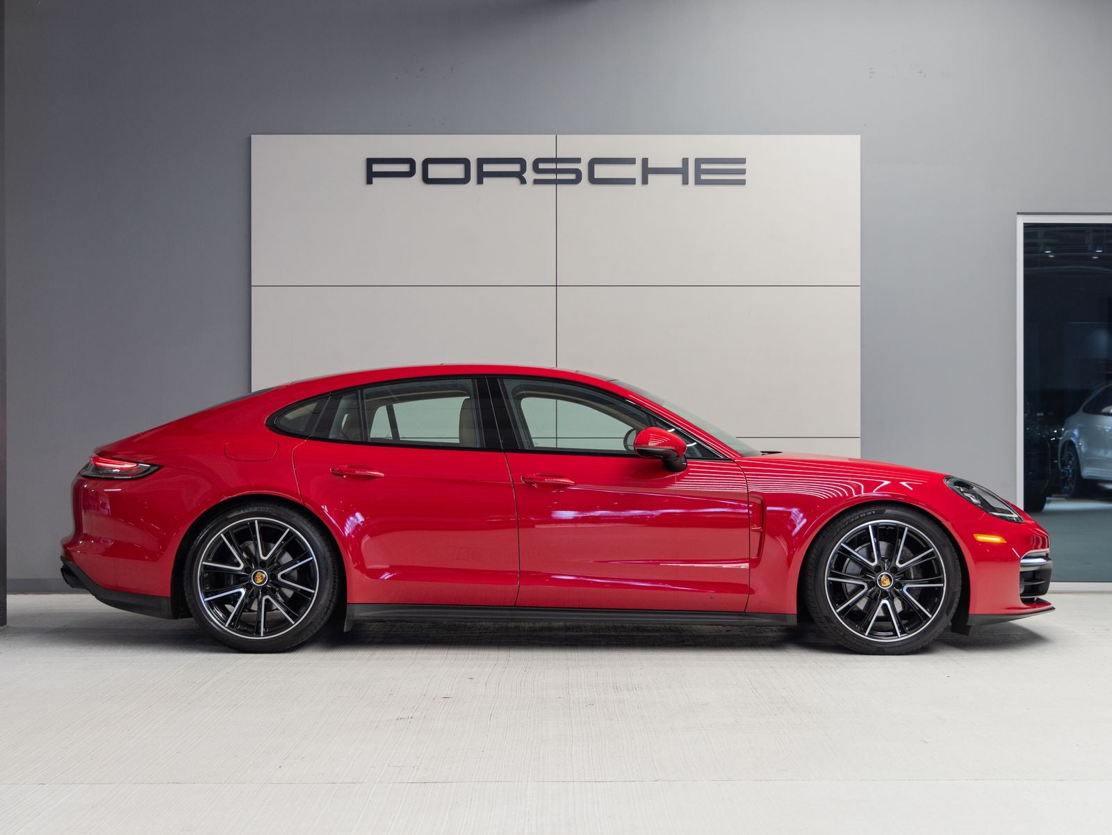 2023 Porsche Panamera Panamera 4 Platinum Edition (MY23)