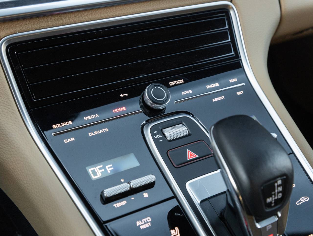 2023 Porsche Panamera Panamera 4 Platinum Edition (MY23)