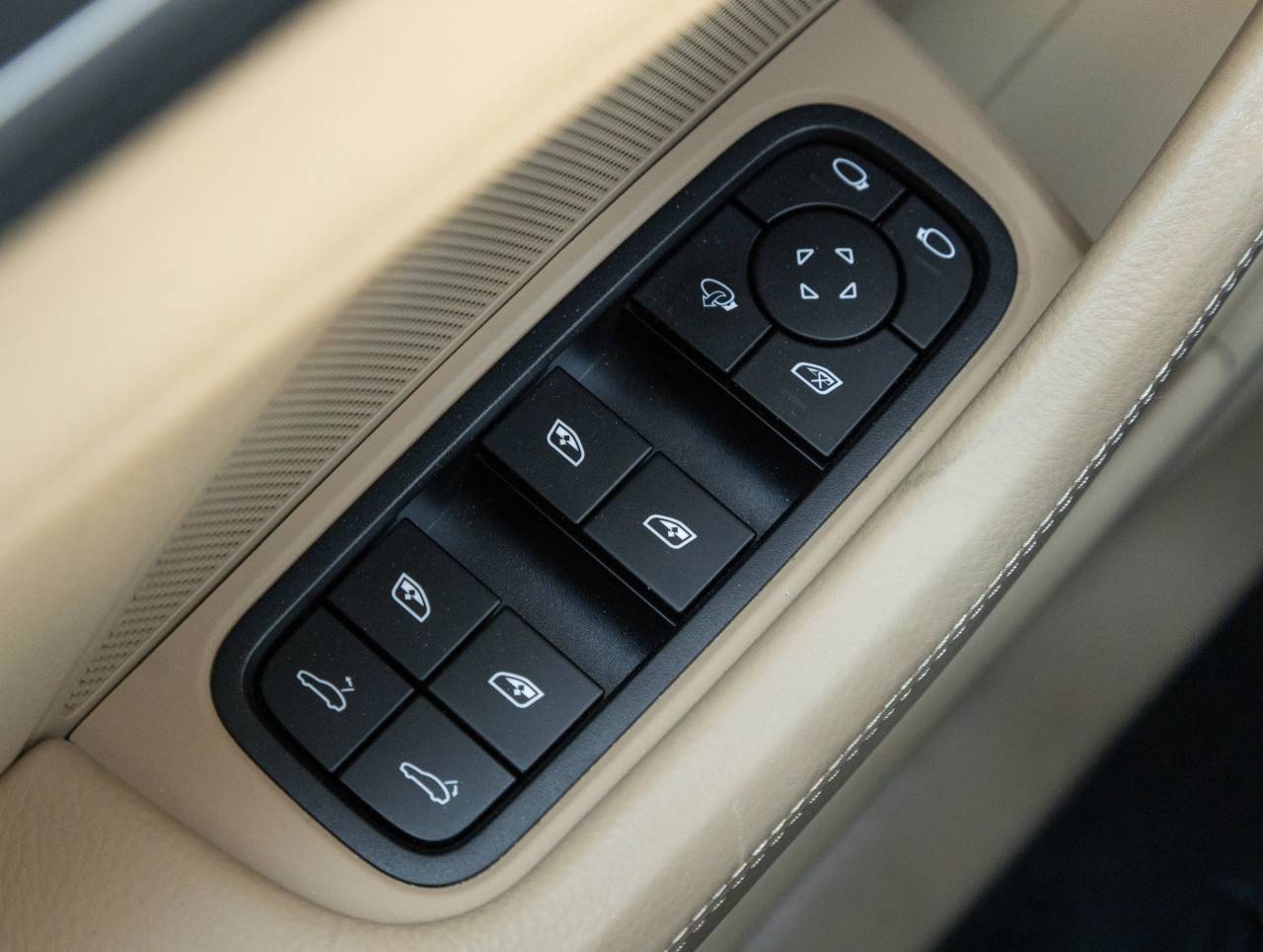 2023 Porsche Panamera Panamera 4 Platinum Edition (MY23)