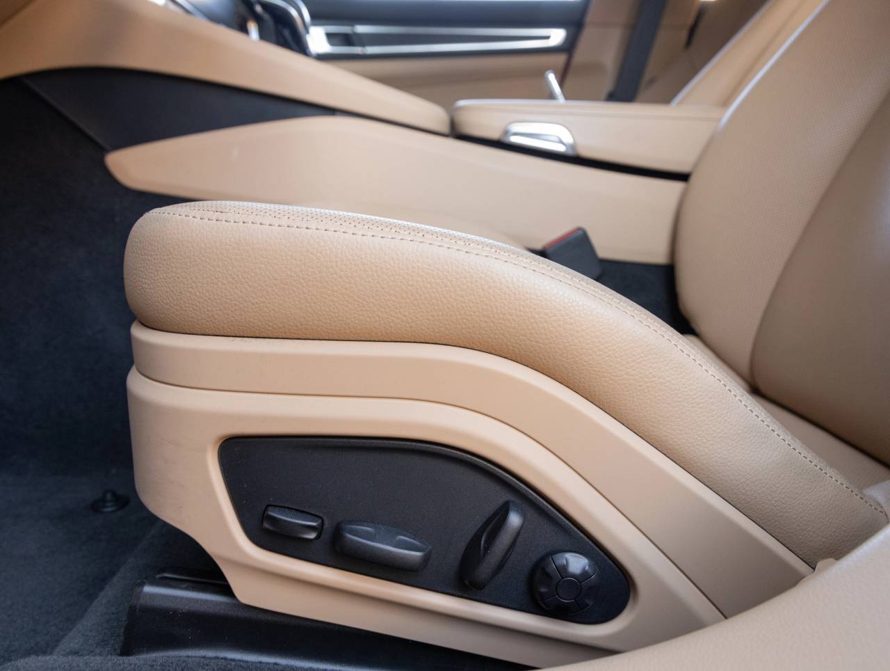 2023 Porsche Panamera Panamera 4 Platinum Edition (MY23)