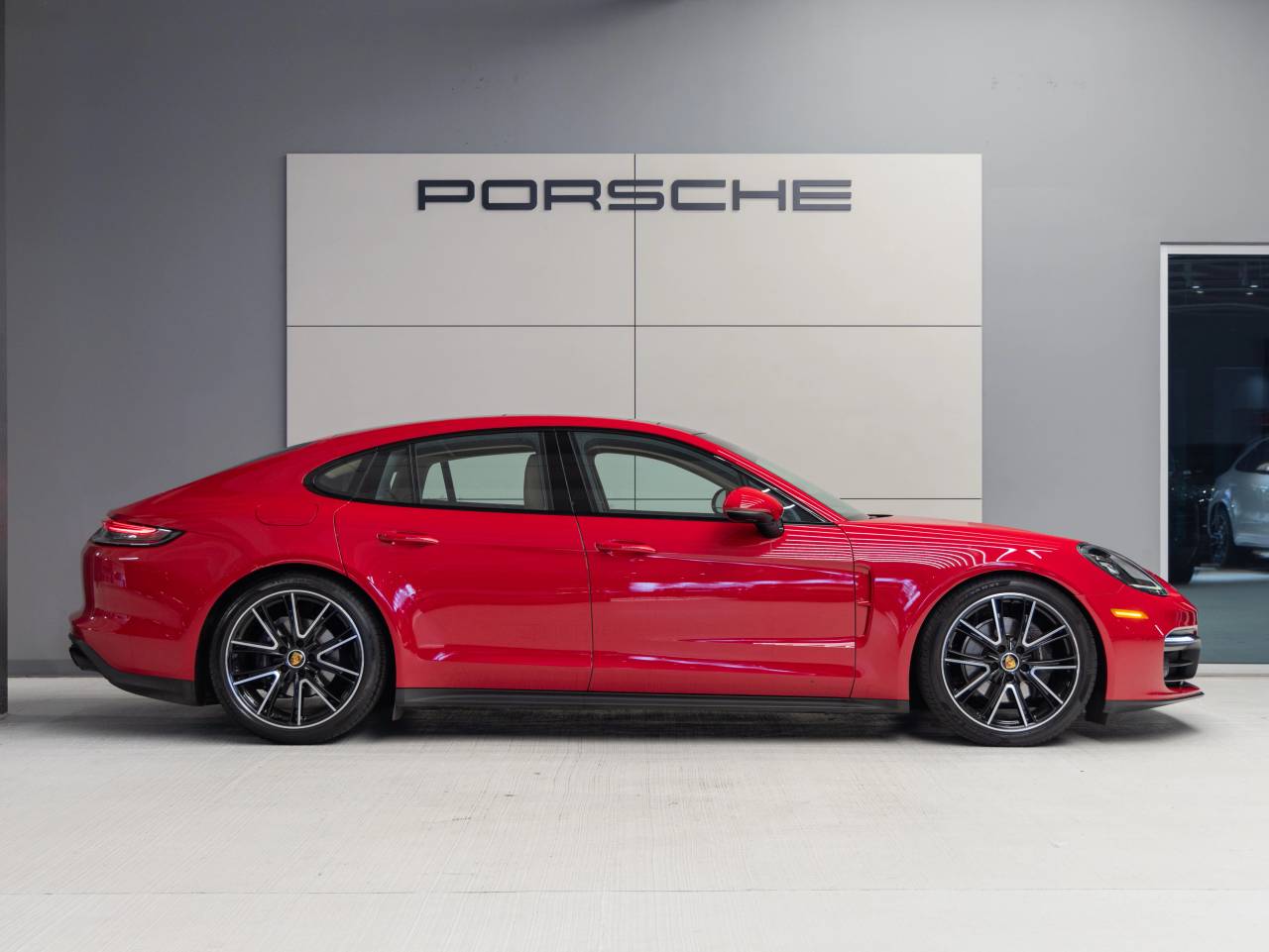 2023 Porsche Panamera Panamera 4 Platinum Edition (MY23)