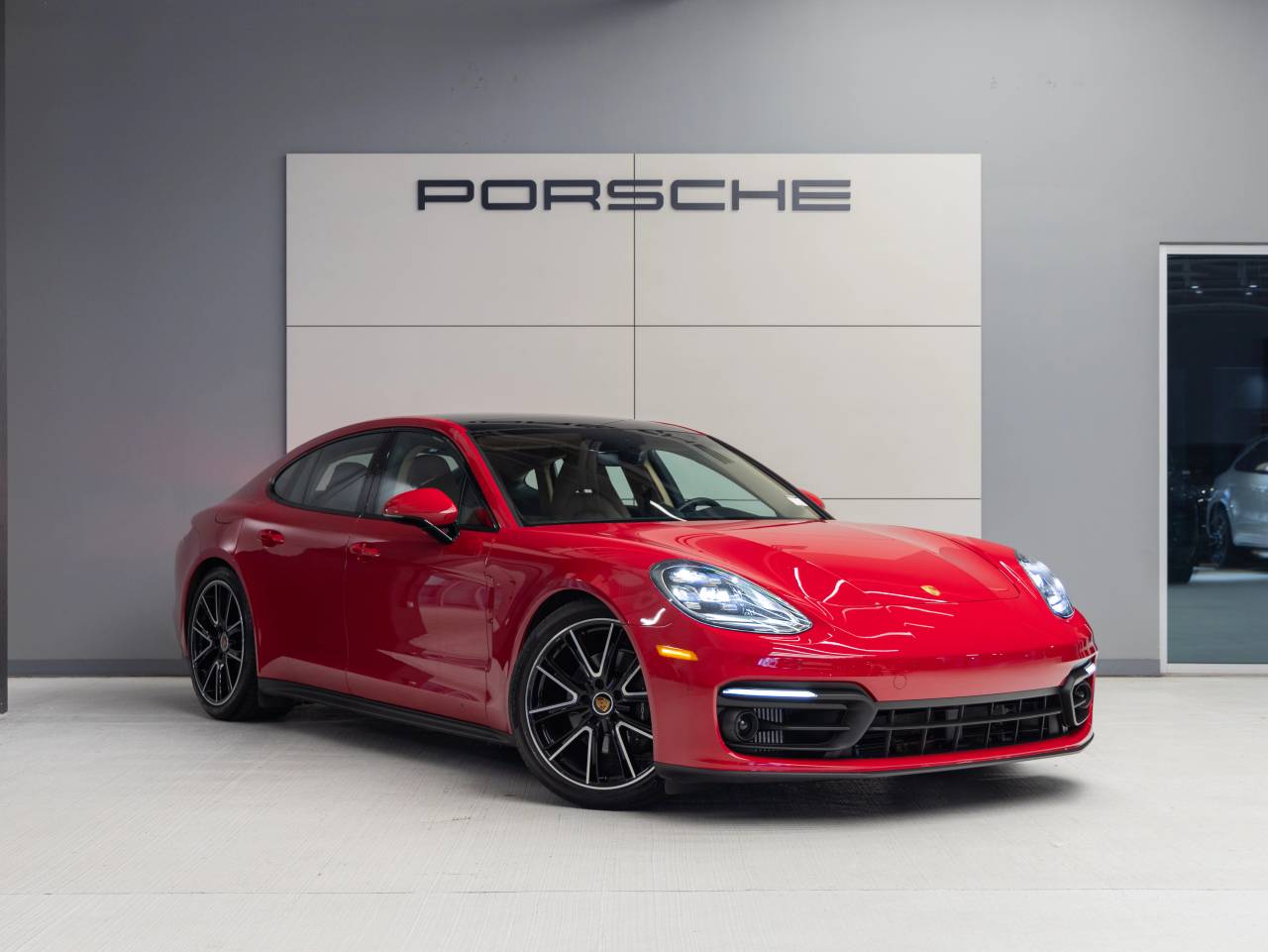 2023 Porsche Panamera Panamera 4 Platinum Edition (MY23)
