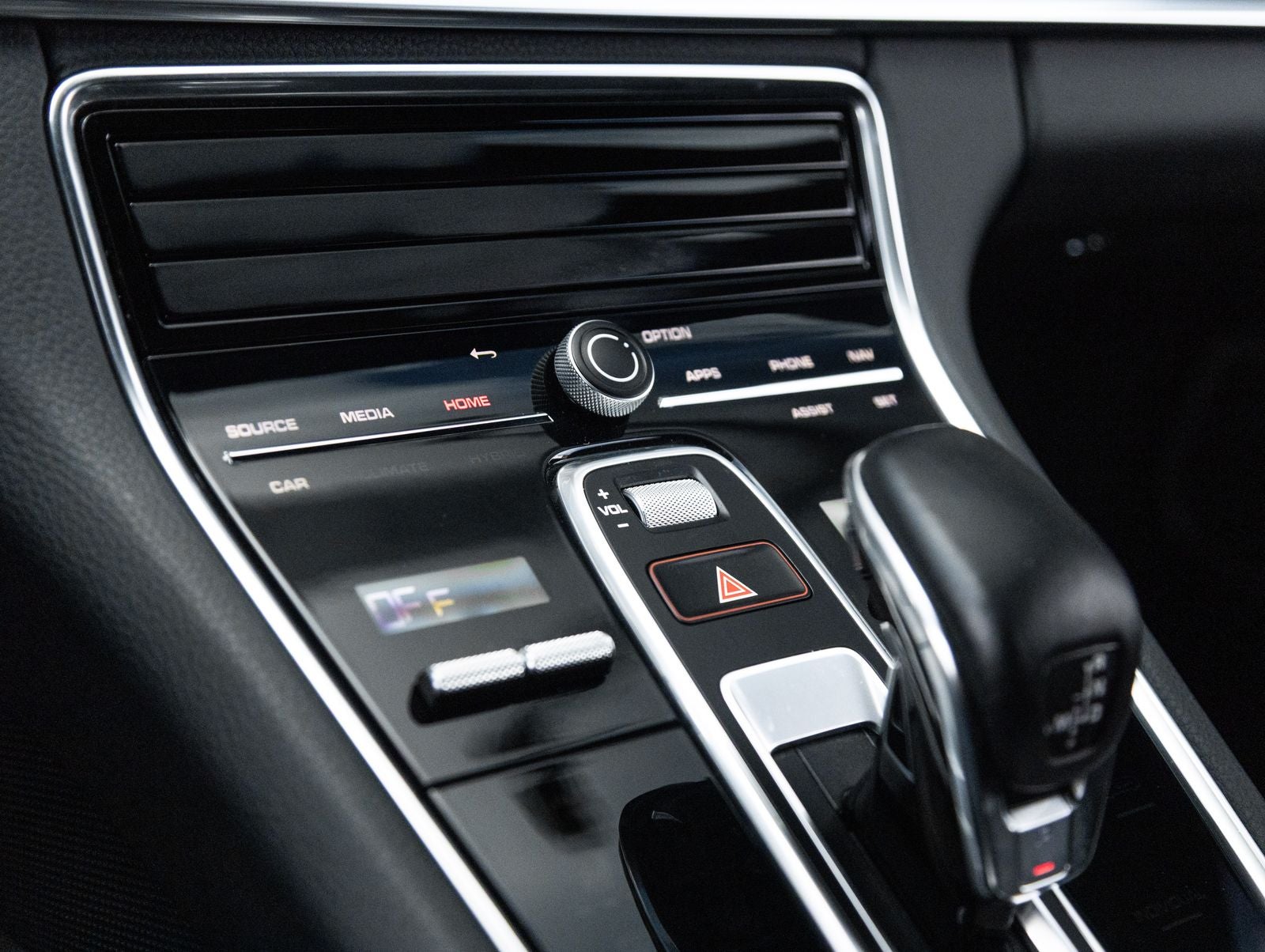 2023 Porsche Panamera 4 Platinum Edition