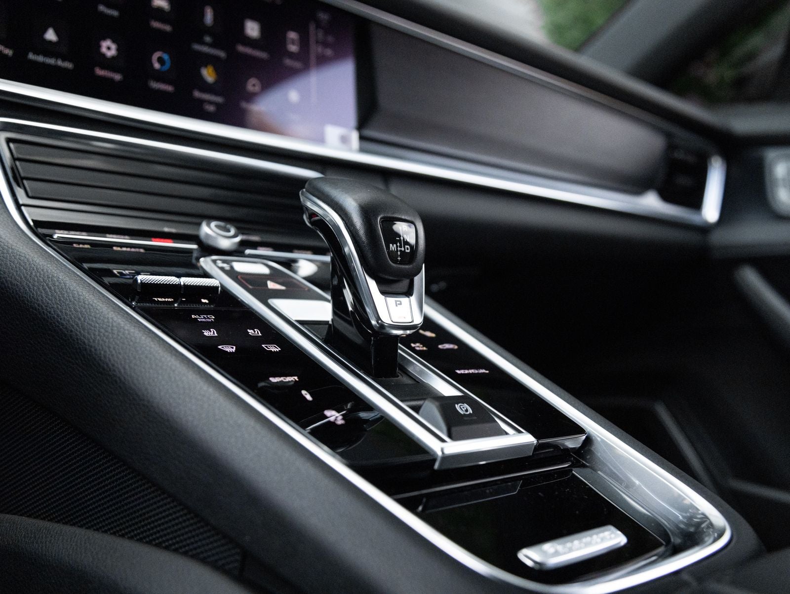 2023 Porsche Panamera 4 Platinum Edition