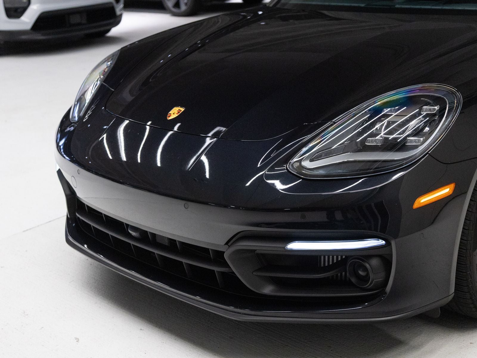 2023 Porsche Panamera 4 Platinum Edition