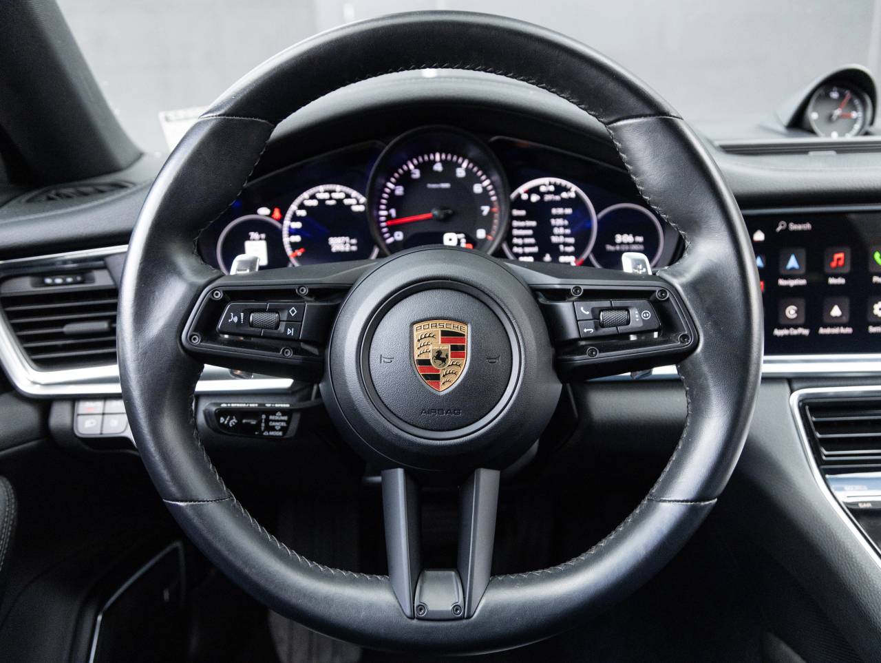 2023 Porsche Panamera 4 Platinum Edition