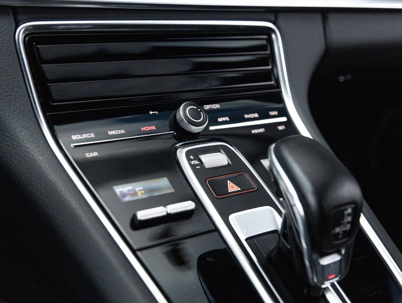 2023 Porsche Panamera 4 Platinum Edition