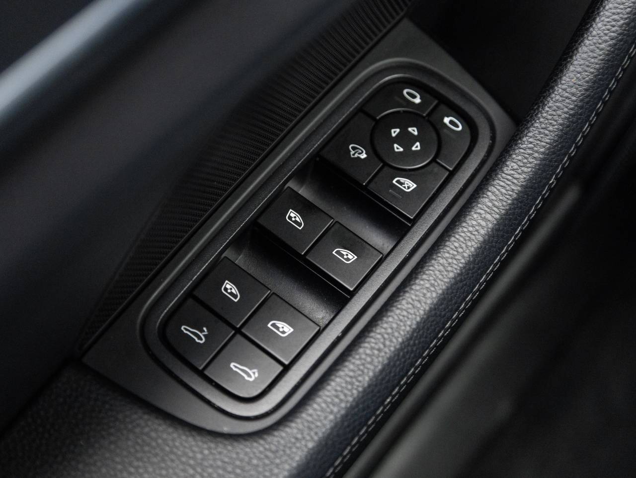 2023 Porsche Panamera 4 Platinum Edition