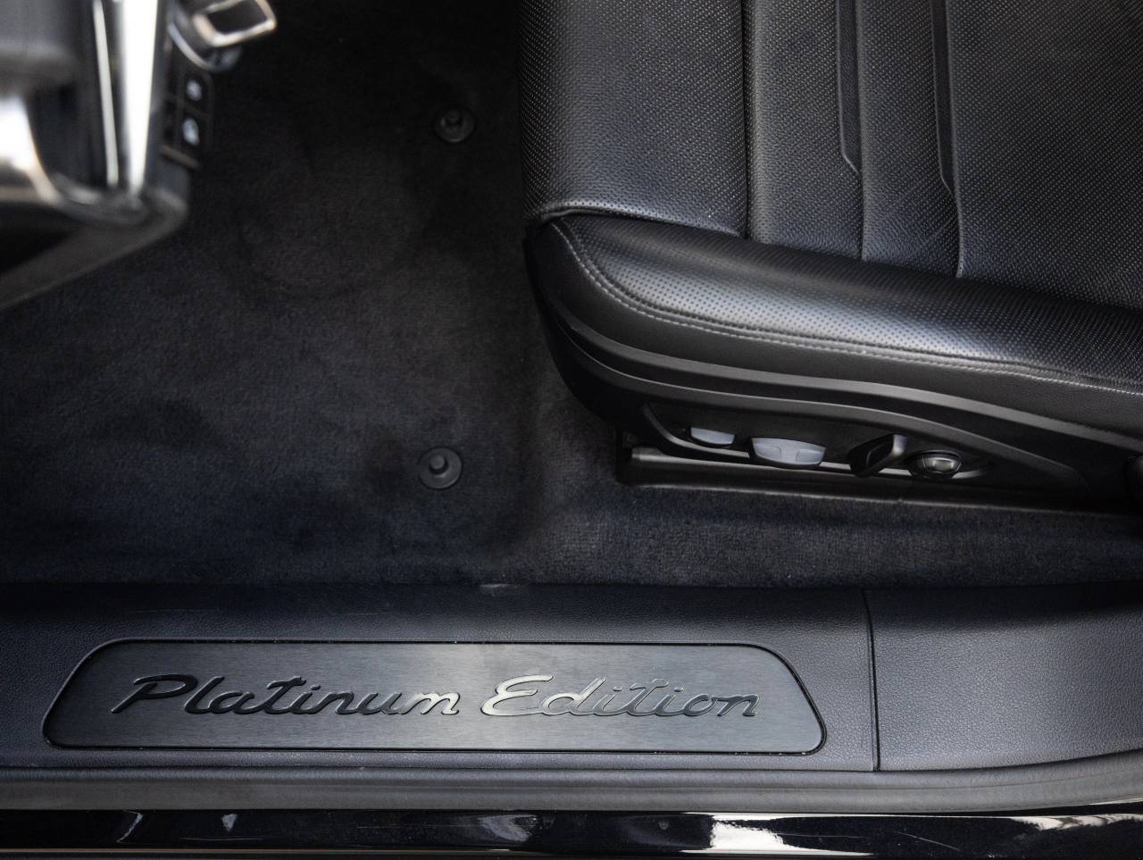 2023 Porsche Panamera 4 Platinum Edition