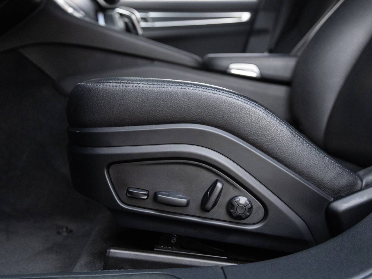 2023 Porsche Panamera 4 Platinum Edition