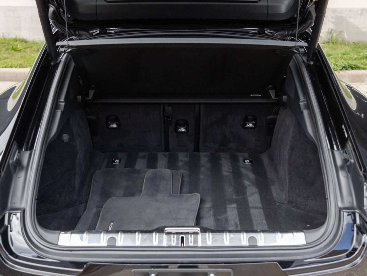 2023 Porsche Panamera 4 Platinum Edition