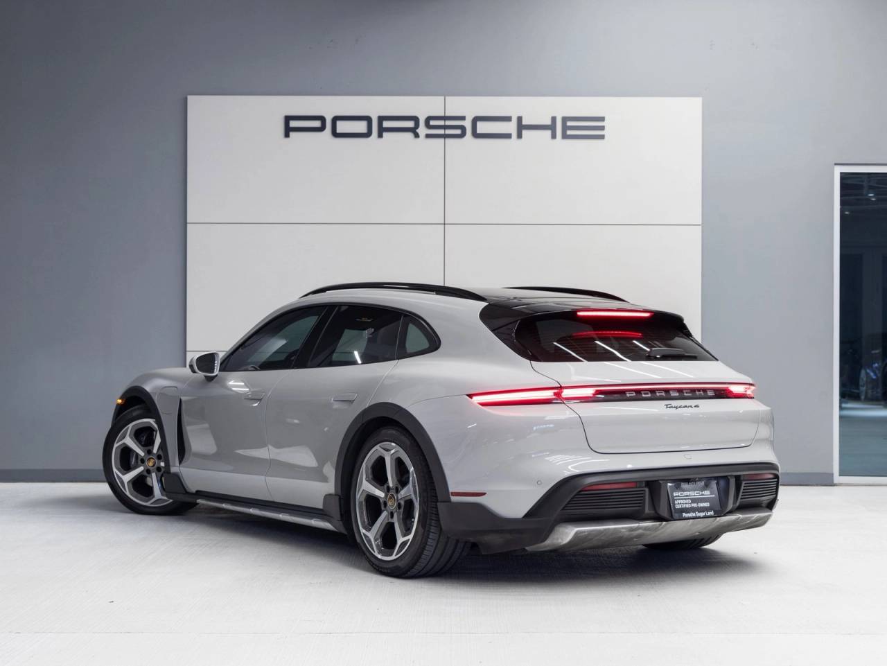 2022 Porsche Taycan Taycan 4 Cross Turismo (MY22)