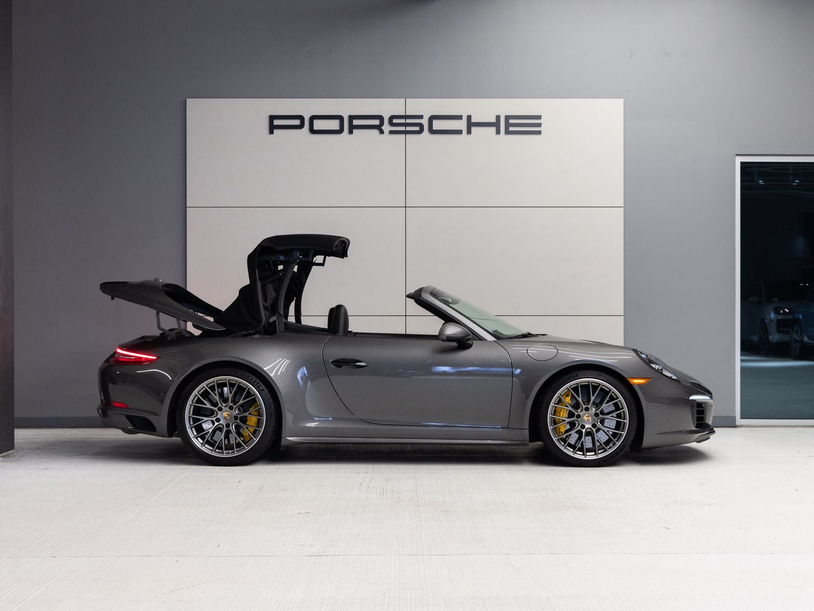 2018 Porsche 911 911 Carrera 4S Cabriolet