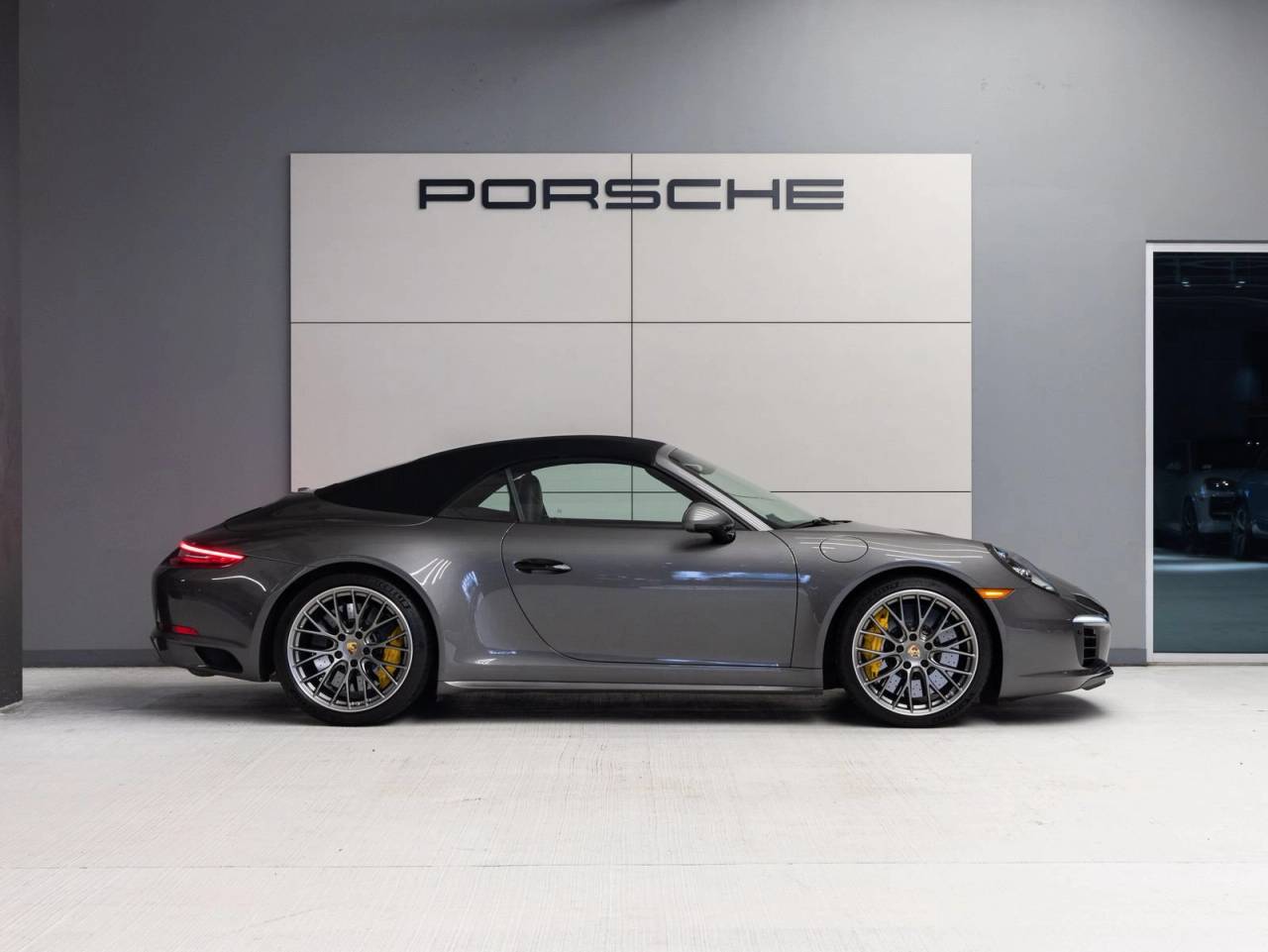 2018 Porsche 911 911 Carrera 4S Cabriolet