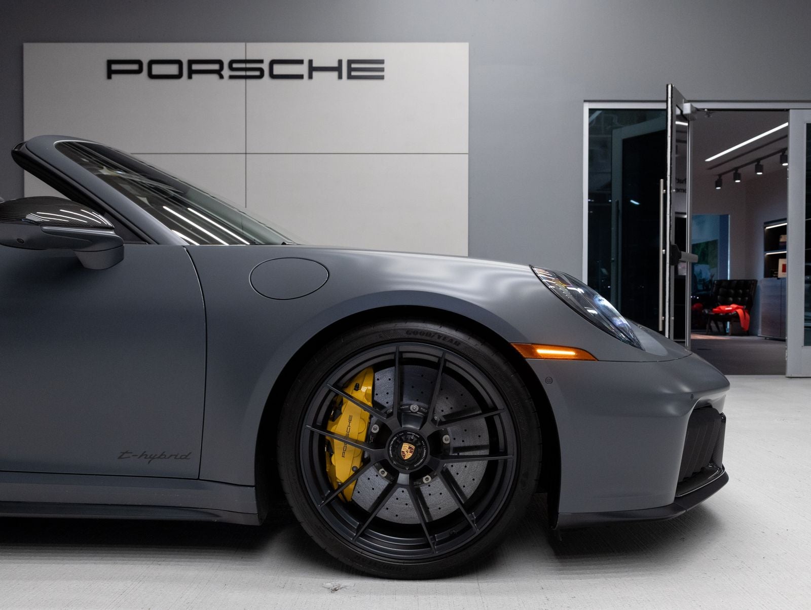 2025 Porsche 911 Carrera GTS Cabriolet