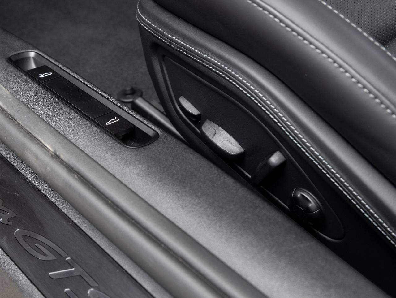 2025 Porsche 911 Carrera GTS Cabriolet