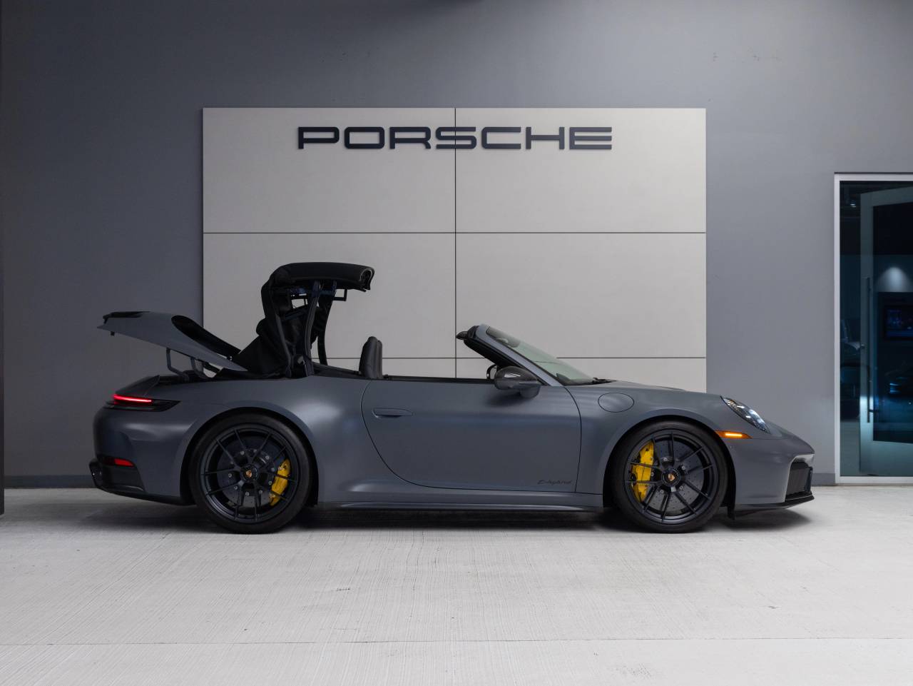 2025 Porsche 911 Carrera GTS Cabriolet